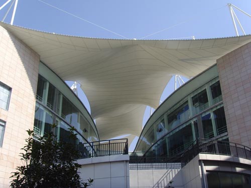 張拉膜結構是什么？張拉膜結構設計需要考慮哪些問題