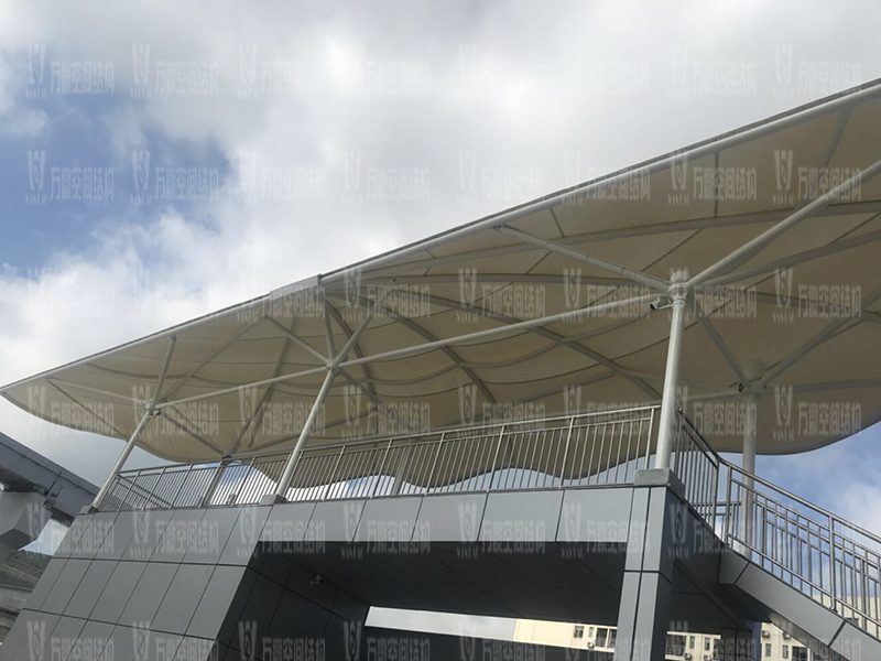 膜結(jié)構(gòu)雨棚遮陽棚有哪些優(yōu)勢(shì)？雨棚遮陽棚為什么選膜結(jié)構(gòu)材料？