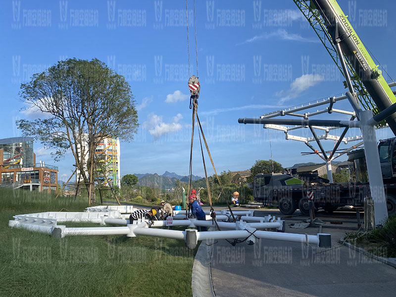 樂清鐵定溜溜樂園膜結構工程商業(yè)街網殼吊裝中