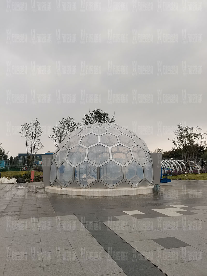 無線創(chuàng)智城市功能空間業(yè)態(tài)優(yōu)化五星集市鋼膜結(jié)構(gòu)工程完工