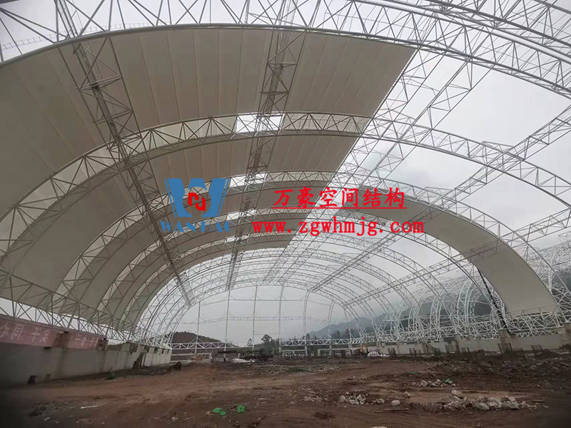 四川高興煤炭儲備基地建設(shè)項目膜結(jié)構(gòu)安裝中