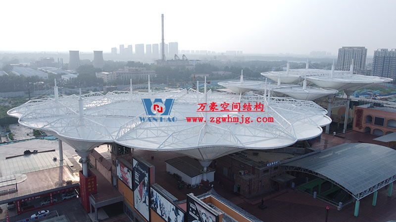 山東聊城萬達小鎮(zhèn)七彩祥云PTFE膜結構項目