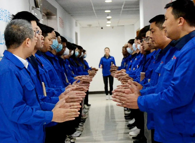 “一路堅(jiān)守·心手相牽”萬(wàn)豪晨會(huì)開啟一天的工作 “一路堅(jiān)守·心手相牽”萬(wàn)豪晨會(huì)開啟一天的工作