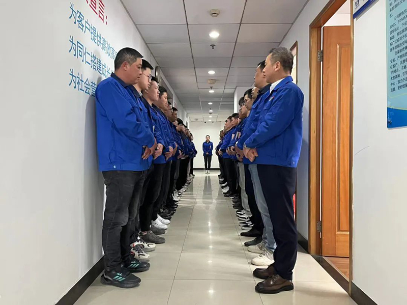 “一路堅(jiān)守·心手相牽”萬(wàn)豪晨會(huì)開啟一天的工作 “一路堅(jiān)守·心手相牽”萬(wàn)豪晨會(huì)開啟一天的工作