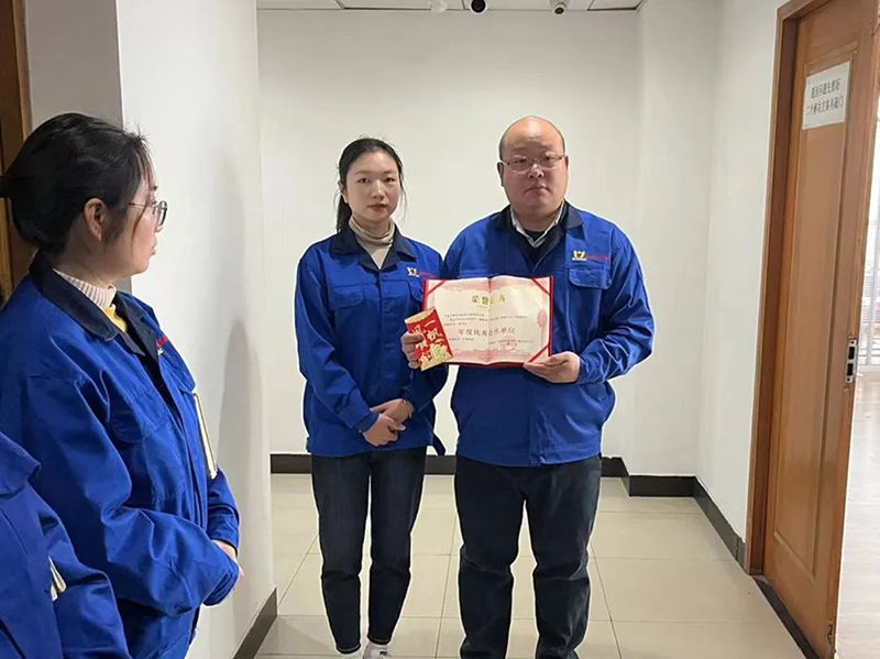 “一路堅(jiān)守·心手相牽”萬(wàn)豪晨會(huì)開啟一天的工作 “一路堅(jiān)守·心手相牽”萬(wàn)豪晨會(huì)開啟一天的工作