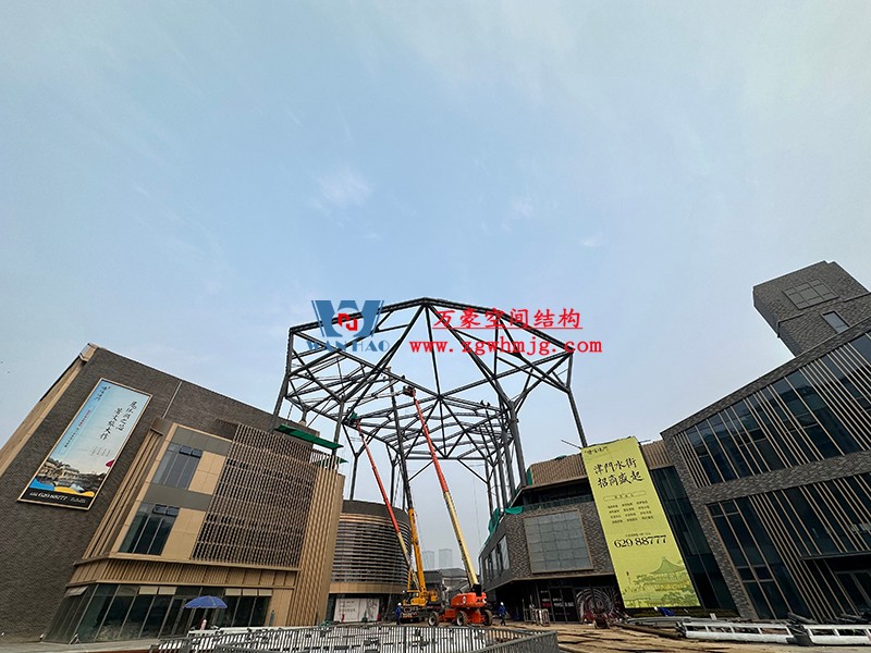 合肥文一塘溪津門天幕鋼結(jié)構(gòu)及ETFE氣枕膜工程鋼結(jié)構(gòu)吊裝中 合肥文一塘溪津門天幕鋼結(jié)構(gòu)及ETFE氣枕膜工程鋼結(jié)構(gòu)吊裝中