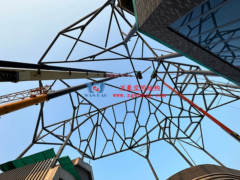 合肥文一塘溪津門天幕鋼結(jié)構(gòu)及ETFE氣枕膜工程鋼結(jié)構(gòu)吊裝中 合肥文一塘溪津門天幕鋼結(jié)構(gòu)及ETFE氣枕膜工程鋼結(jié)構(gòu)吊裝中