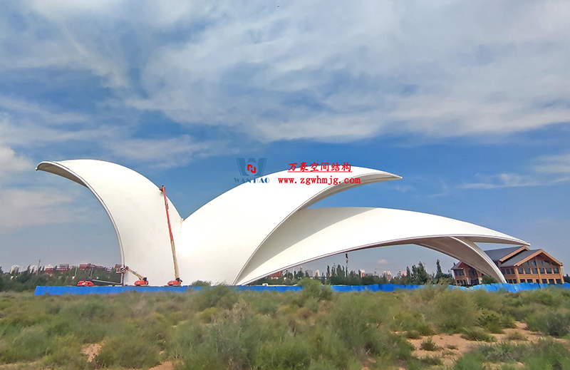 陜西定邊馬蓮灘沙漠公園鋼膜結(jié)構(gòu)工程“奮力快跑”，工程“進(jìn)度條”刷新了!