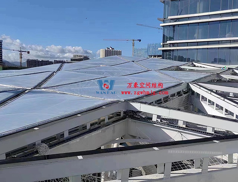 縱使烈日炎炎，腳步從未止歇！海南這個(gè)ETFE氣枕膜項(xiàng)目施工進(jìn)度有最新消息