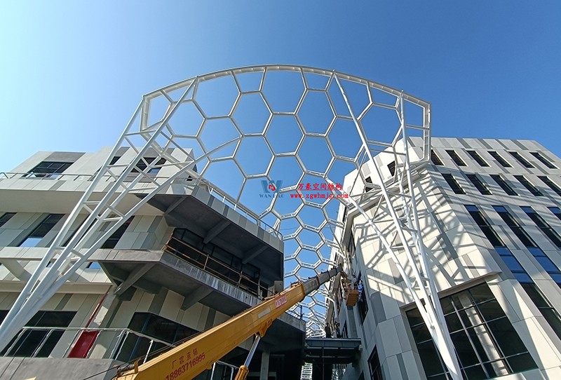 嘉興長(zhǎng)安里ETFE氣枕鋼膜結(jié)構(gòu)頂棚工程 嘉興長(zhǎng)安里ETFE氣枕鋼膜結(jié)構(gòu)頂棚工程