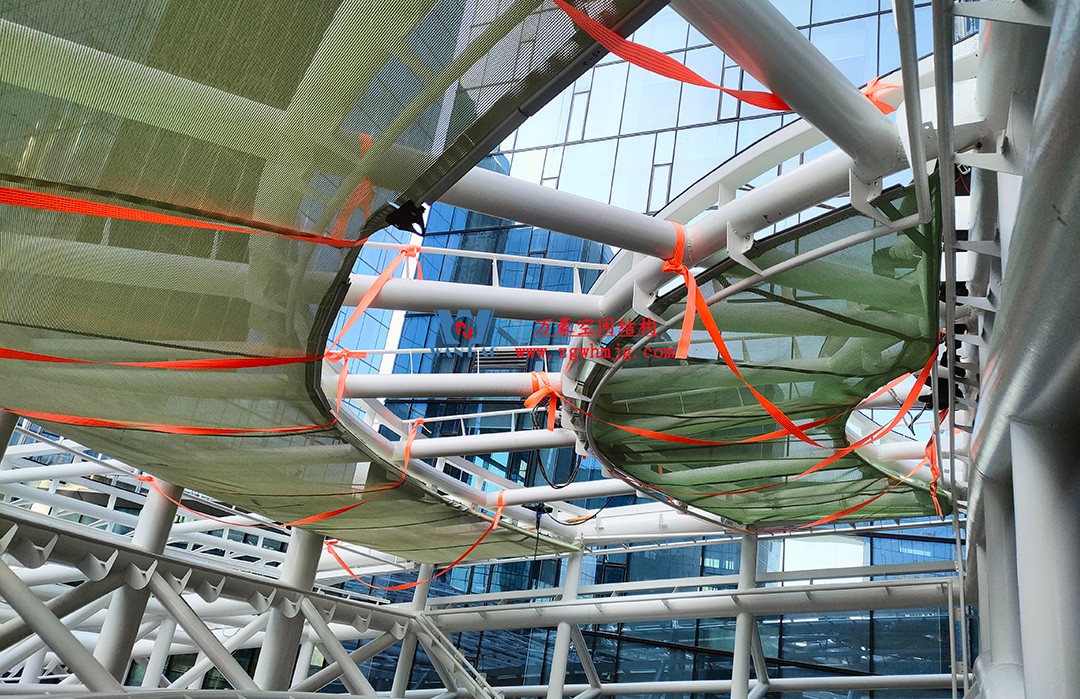 萬(wàn)豪—杭州博多森谷ETFE氣枕連廊天幕項(xiàng)目迎來(lái)新進(jìn)展