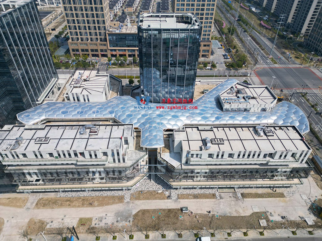 已完工，這個ETFE氣枕商業(yè)天幕閃亮登場！