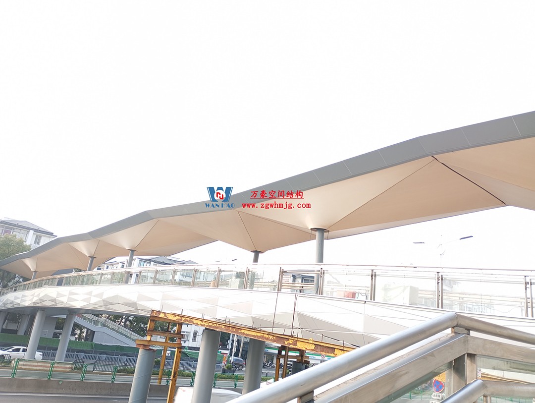 蘇州東環(huán)路人行天橋ptfe膜結(jié)構(gòu) 蘇州東環(huán)路人行天橋ptfe膜結(jié)構(gòu)