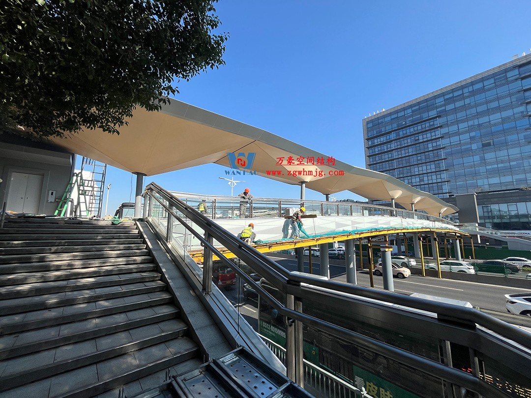 蘇州東環(huán)路人行天橋ptfe膜結(jié)構(gòu) 蘇州東環(huán)路人行天橋ptfe膜結(jié)構(gòu)