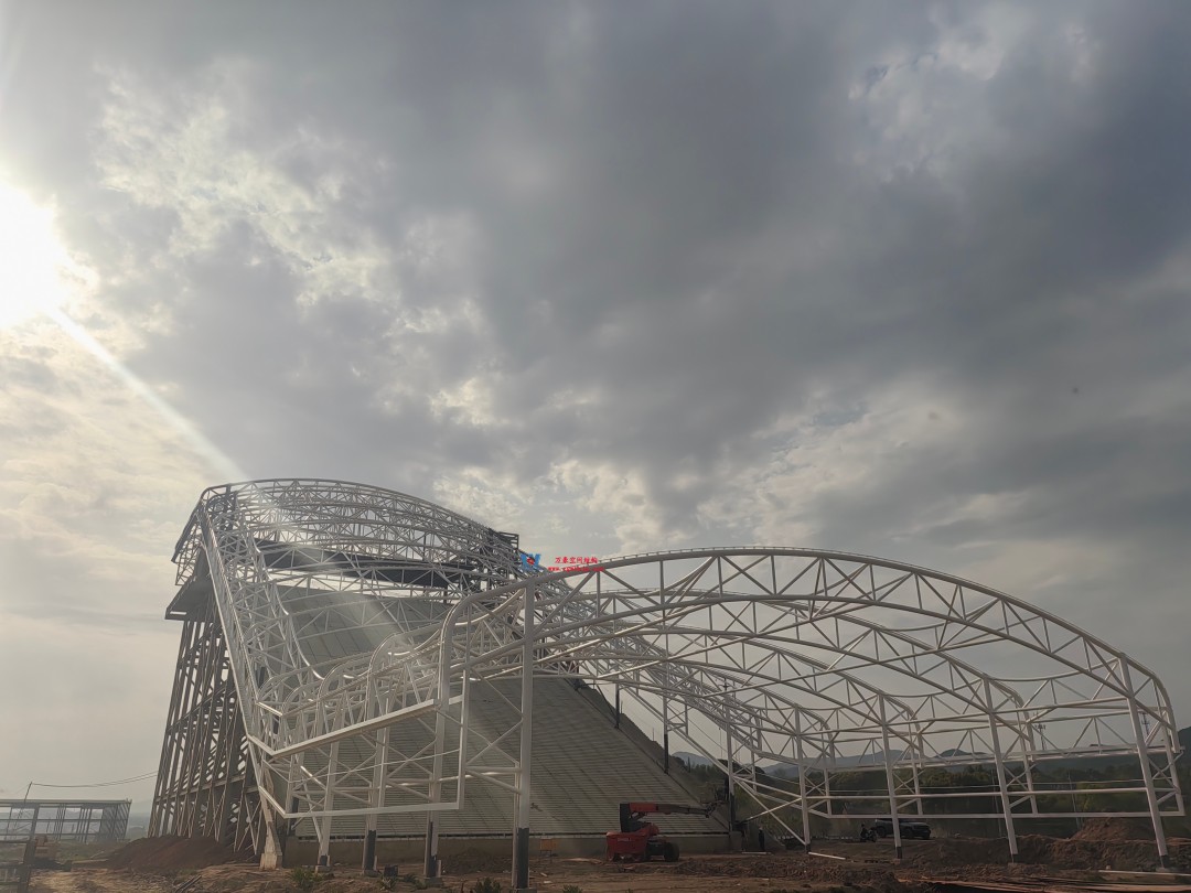 比亞迪紹興嵊州賽車場干拔沙坡觀景平臺鋼結(jié)構(gòu)項目 比亞迪紹興嵊州賽車場干拔沙坡觀景平臺鋼結(jié)構(gòu)項目