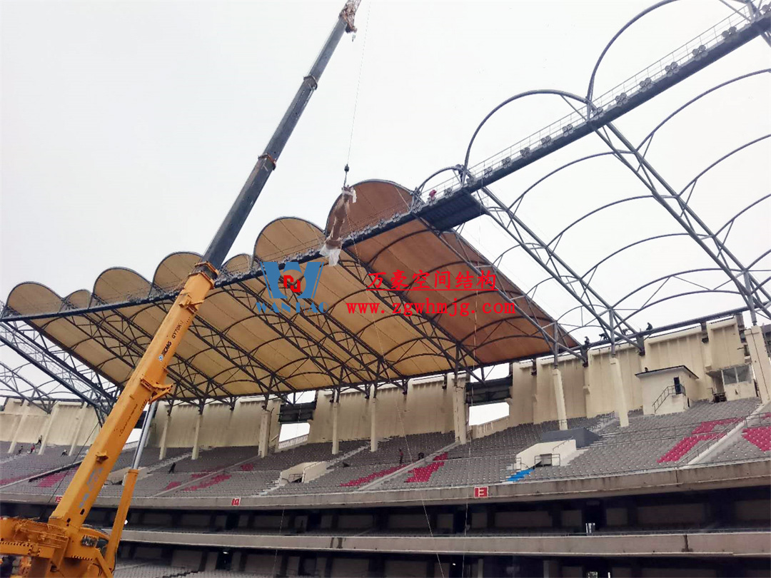 膜結(jié)構(gòu)體育場屋面安裝全解析:從技術(shù)要點(diǎn)到經(jīng)典案例 膜結(jié)構(gòu)體育場屋面安裝全解析:從技術(shù)要點(diǎn)到經(jīng)典案例