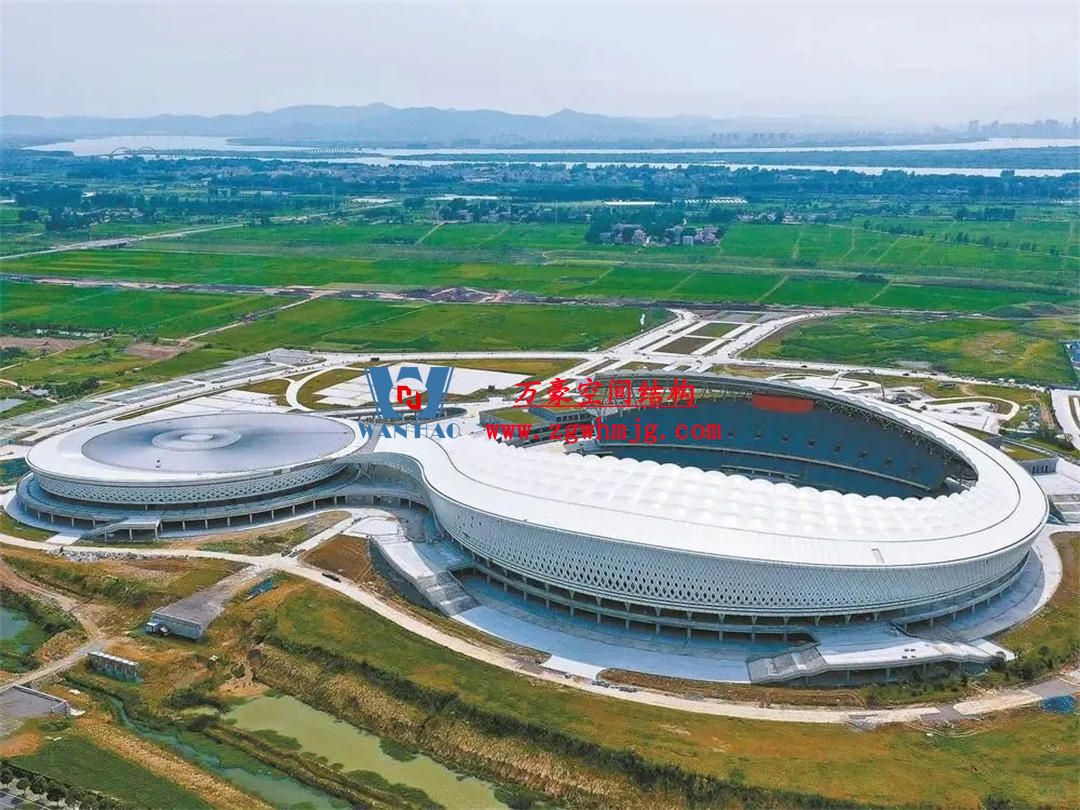 膜結(jié)構(gòu)體育場屋面安裝全解析:從技術(shù)要點(diǎn)到經(jīng)典案例 膜結(jié)構(gòu)體育場屋面安裝全解析:從技術(shù)要點(diǎn)到經(jīng)典案例