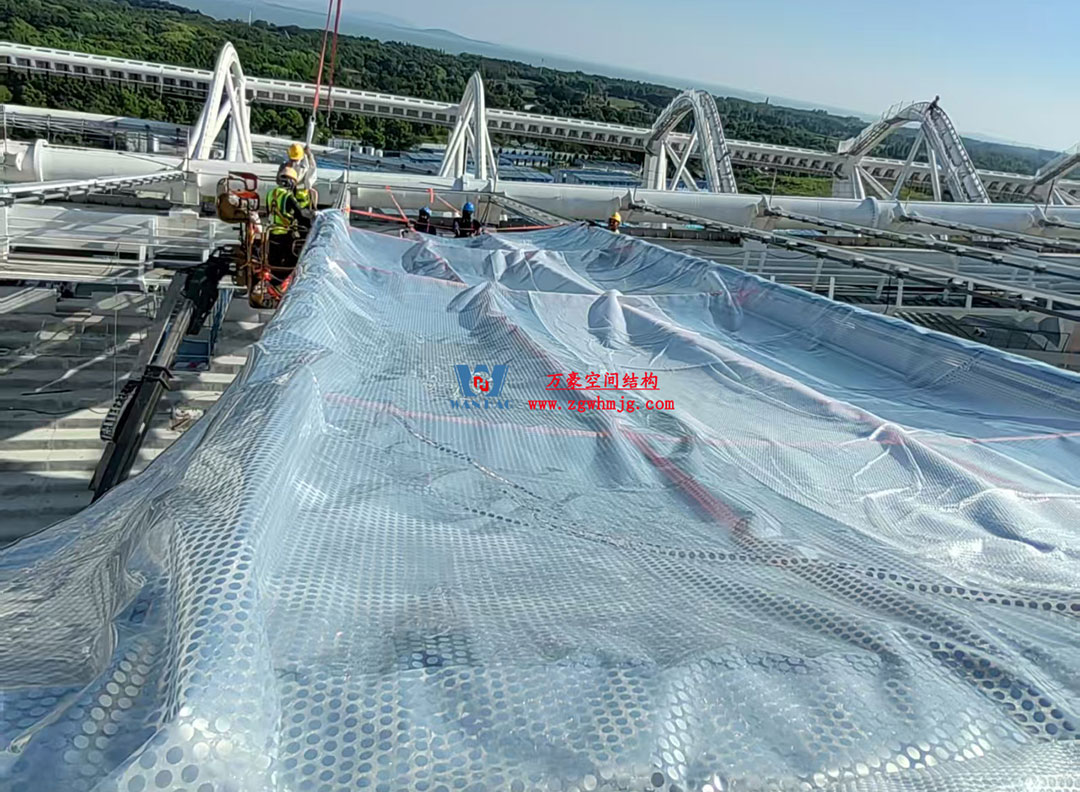 無(wú)錫奧體中心體育場(chǎng)ETFE膜首吊成功，太湖畔將閃耀“生態(tài)之光”