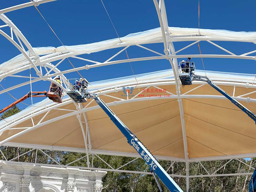 跨越山海的建筑新章！澳大利亞噴泉廣場(chǎng)天幕張拉正酣，雙膜科技賦能莊園建筑