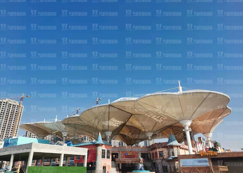 PTFE膜結(jié)構(gòu)建筑材料由什么組成？PTFE膜結(jié)構(gòu)材料有哪些特性？