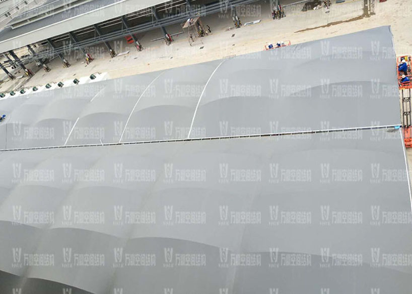 膜結(jié)構(gòu)雨棚有哪些性能特點？膜結(jié)構(gòu)雨棚如何起到保護的作用？