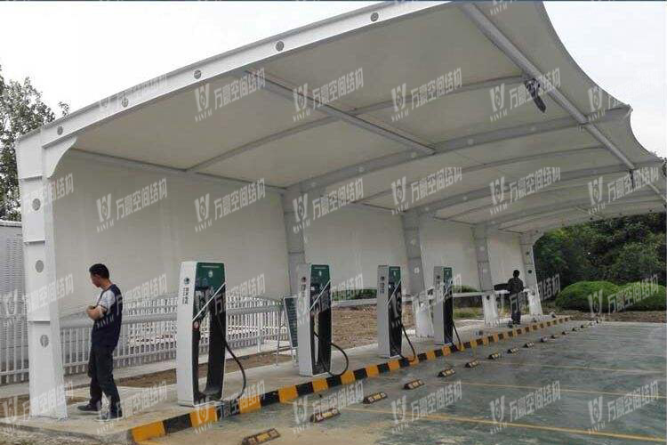 充電樁膜結(jié)構(gòu)車(chē)棚有什么特點(diǎn)？為何如此受歡迎？